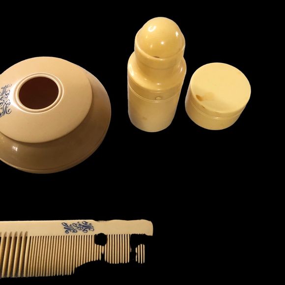 MCM Vanity Beauty Set w/Initials MRM; Bakelite? Collectible Pieces Replacement - Picture 7 of 8